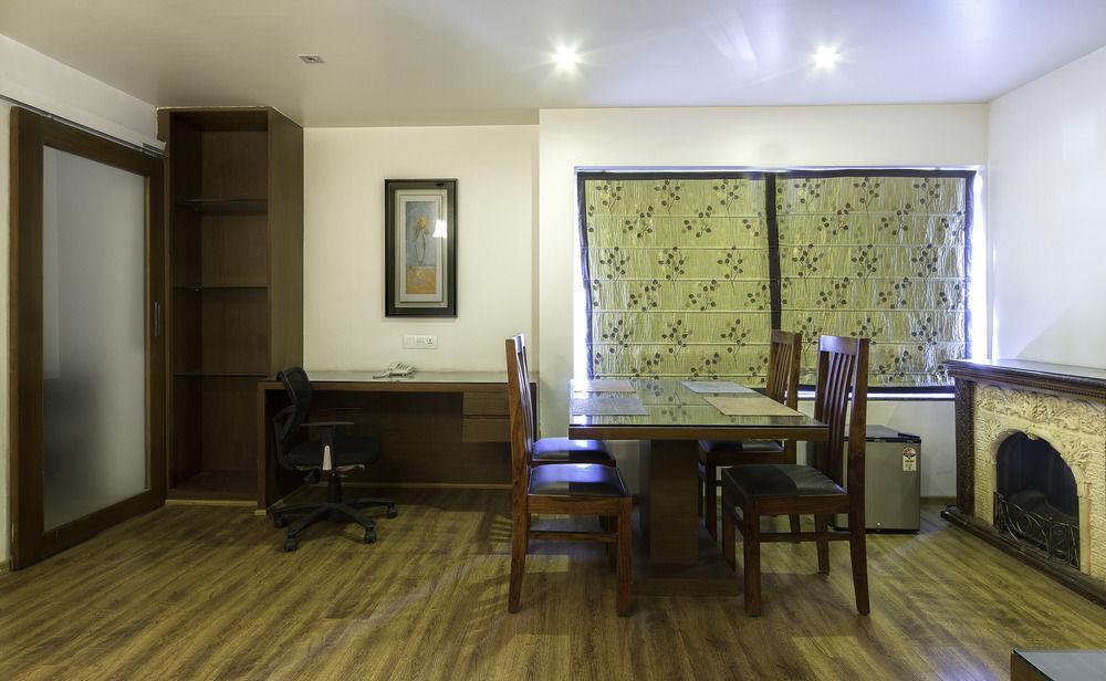 Corporate Stay Pune Bagian luar foto